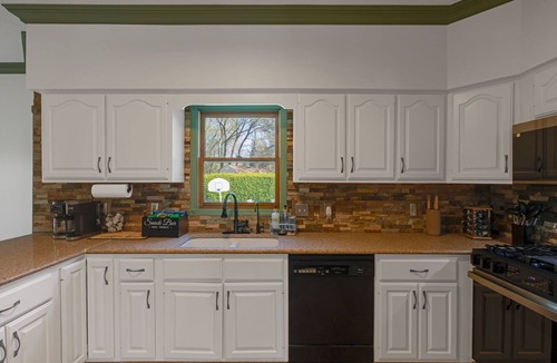 Greenwood House | Luxury 5BR Sleeps 20 Pool, Sauna, Theater Pets