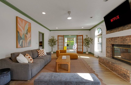 Greenwood House | Luxury 5BR Sleeps 20 Pool, Sauna, Theater Pets