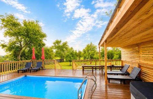 West Oak Hill House | Luxury 5BR w Hot Tub, Fire Pit & Game Room
