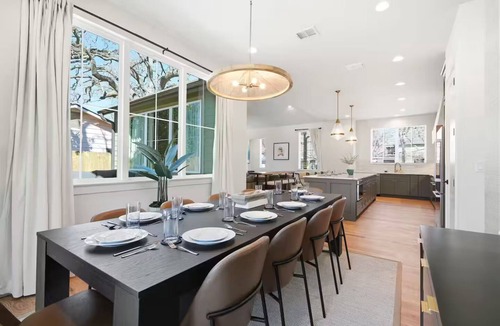 South Manchaca House | Luxury 5BR w/Pool & Spa Near SoCo & Downtown
