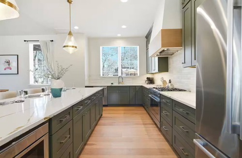 South Manchaca House | Luxury 5BR w/Pool & Spa Near SoCo & Downtown
