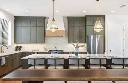 South Manchaca House | Luxury 5BR w/Pool & Spa Near SoCo & Downtown
