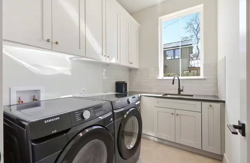 South Manchaca House | Luxury 5BR w/Pool & Spa Near SoCo & Downtown