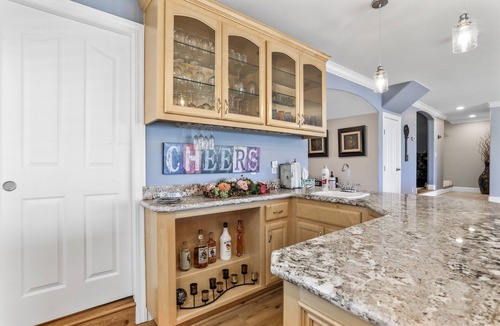 Discovery Bay House | Luxury 5BR Waterfront Getaway - Spa, Gym, Dock