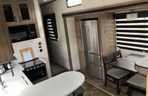 Sallisaw RV Rental | Luxury 5th Wheel