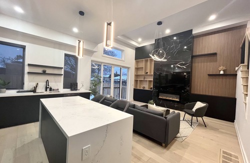 New Toronto House | Luxury 6 BDRM Entire Home in Lakeshore Toronto