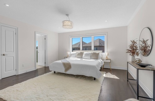 Norval House | Luxury 6 Bedroom - 4 Bathroom Detached Retreat BRAMPTON/MISSISSAUGA Border