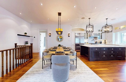 Thornhill House | Luxury 6 Bedroom Bungalow with Game Room [Located near Keele & Lawrence]