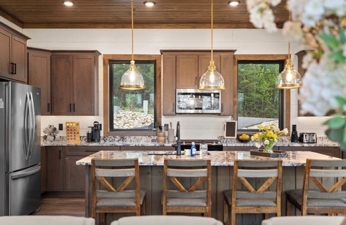 Walland Cabin | Luxury 6-Bedroom Cabin with Pool
