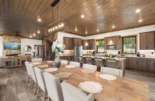 Walland Cabin | Luxury 6-Bedroom Cabin with Pool