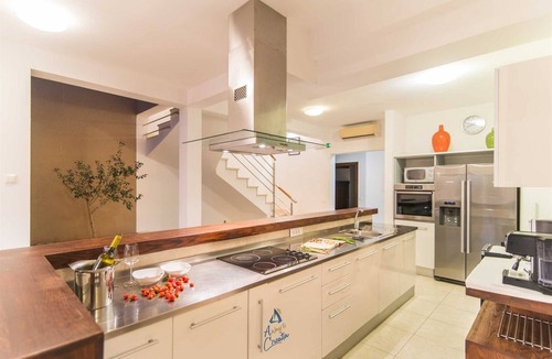 Mirce Villa | Luxury 6-BR Waterfront Villa with Infinity Pool and direct access to a pebble beach