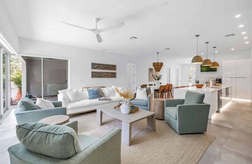 Arlington Park House | Luxury 6BR/8 Bath Villa w/Saltwater Pool, Spa & Fire Pit