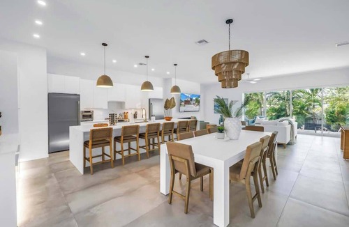 Arlington Park House | Luxury 6BR/8 Bath Villa w/Saltwater Pool, Spa & Fire Pit