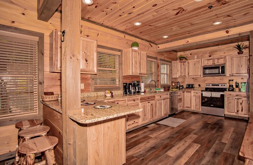 Chalet Village North Cabin | Luxury 6BR Cabin, Indoor Heated Pool, Theater Room, Mt. LeConte Views, Sleeps 18