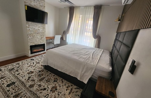 Dupont Circle Bed & Breakfast | Luxury 6BR Dupont Circle Private Stay