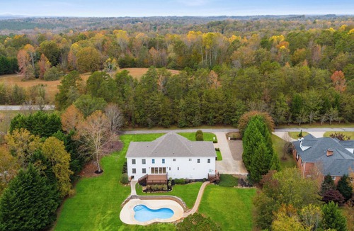Travelers Rest House | Luxury 6BR Home in Greenville w/Heated Pool Near Furman & Golfing