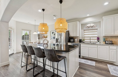 McKinney House | Luxury 6BR Retreat with Theater, Gym, 2 Kings, Game Room - World Cup Basecamp
