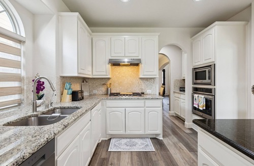 McKinney House | Luxury 6BR Retreat with Theater, Gym, 2 Kings, Game Room - World Cup Basecamp