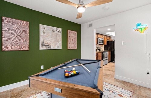North San Antonio - SAT House | Luxury 6BR w/Heated Pool, Hot Tub, Fire Pit