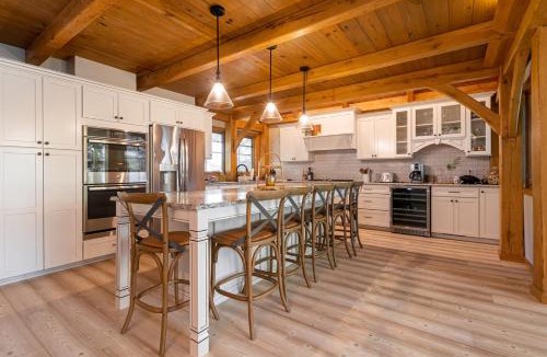Goreville House | Luxury 6BR Waterfront Home on Lake of Egypt