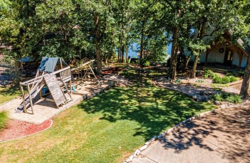 Goreville House | Luxury 6BR Waterfront Home on Lake of Egypt
