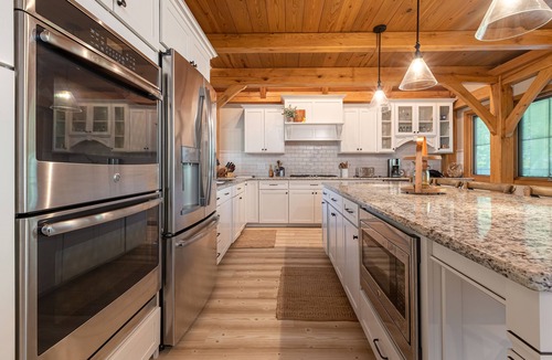 Goreville House | Luxury 6BR Waterfront Home on Lake of Egypt