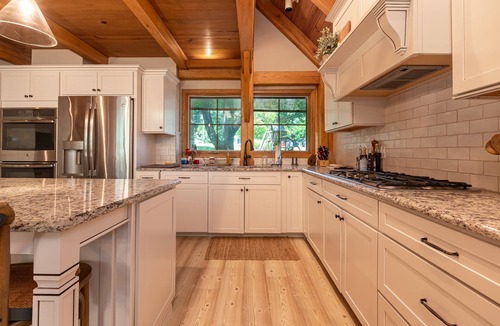 Goreville House | Luxury 6BR Waterfront Home on Lake of Egypt