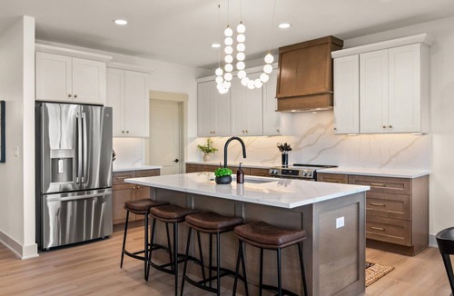 Altoona House | Luxury 7 bed/4 bath, 16 guest, hot tub, EV, firepit, pickleball, golf & more!