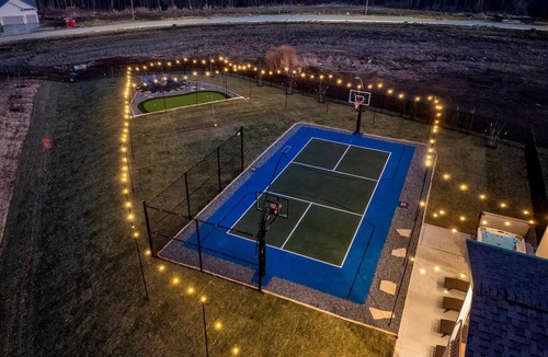 Altoona House | Luxury 7 bed/4 bath, 16 guest, hot tub, EV, firepit, pickleball, golf & more!