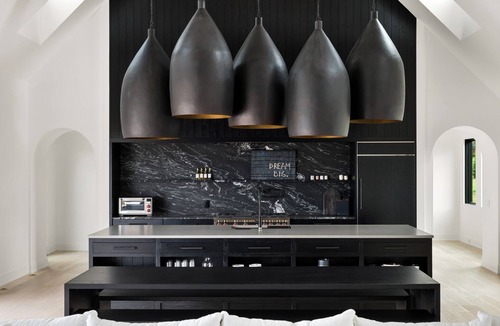 Skaneateles House | Luxury 7 Bed Black House Retreat in Skaneateles — Spacious & Stylish Getaway