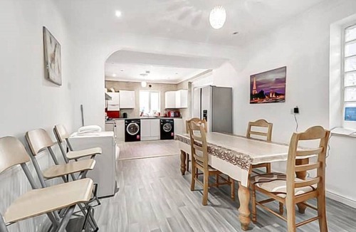 Luton House | Luxury 7 beds 5 baths detached house with parking