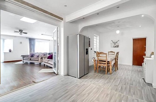 Luton House | Luxury 7 beds 5 baths detached house with parking