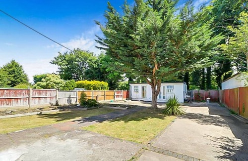 Luton House | Luxury 7 beds 5 baths detached house with parking