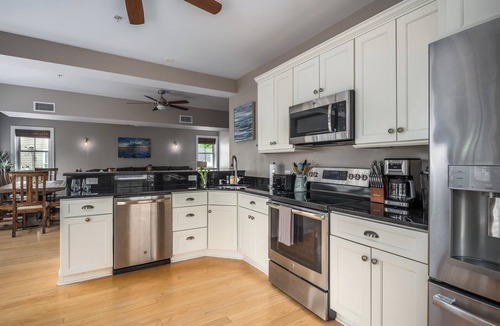 Yachting Village Apartment | Luxury 7BR/4BA Rental on Thames St with Parking