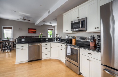 Yachting Village Apartment | Luxury 7BR/4BA Rental on Thames St with Parking