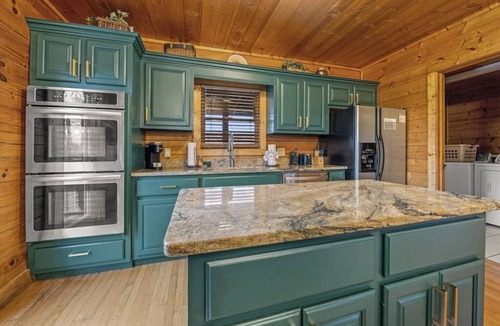 Sevierville Cabin | Luxury 7BR Cabin w/Hot Tub! Media +Game Rooms