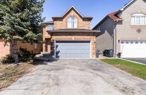 East Credit House | Luxury 7BR Haven in Mississauga| Near Square one| Minutes to Airport| Sleeps 16+