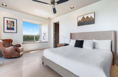 Dripping Springs House | Luxury 7BR Hill Country Gem with Barndominium