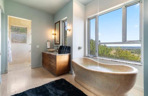 Dripping Springs House | Luxury 7BR Hill Country Gem with Barndominium