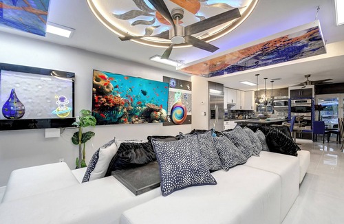 Tempe House | Luxury 7BR Pool & Spa Retreat in Tempe – 7 Kings or 14 Total Beds -Customizable!