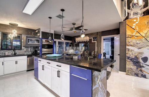 Tempe House | Luxury 7BR Pool & Spa Retreat in Tempe – 7 Kings or 14 Total Beds -Customizable!