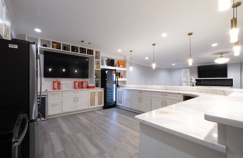 Lithonia House | Luxury 7BR Poolside Estate w Pool & Staffing - 25 Min to Metro Atlanta