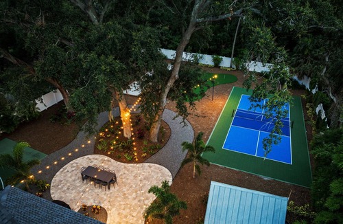 Town N County Park House | Luxury 9 Bedroom Retreat - Heated Pool & Hot Tub