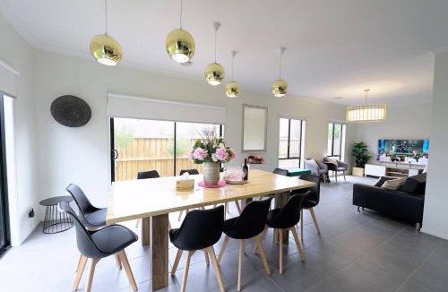 Williams Landing House | Luxury 9 BRM house in Melbourne