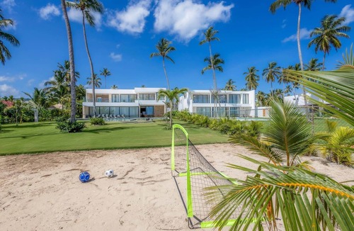 Las Terrenas Villa | Luxury 9BR Beachfront Stunner with Private Pool