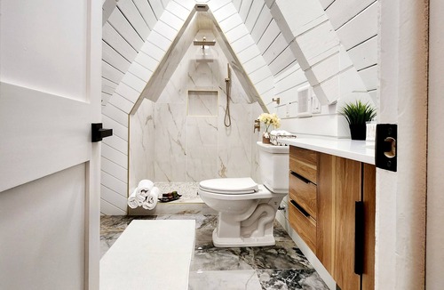 Ruby Cabin | LUXURY A- FRAME CABIN LAKE VIEW