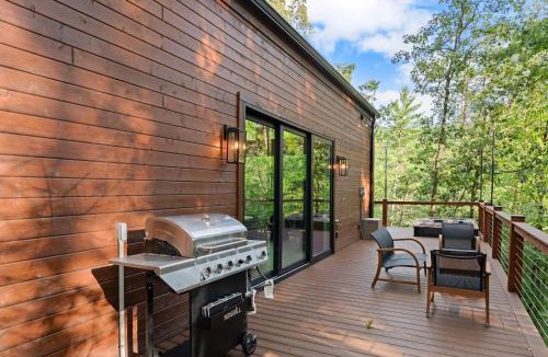 Cleveland House | Luxury A-frame Hot tub Pickleball Mountain views