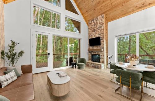 Cleveland House | Luxury A-frame Hot tub Pickleball Mountain views