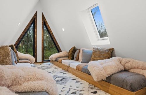 Jim Thorpe House | Luxury A-Frame Sauna Hot Tub & Views