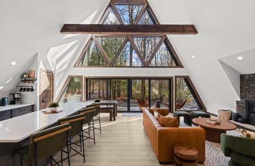 Jim Thorpe House | Luxury A-Frame Sauna Hot Tub & Views